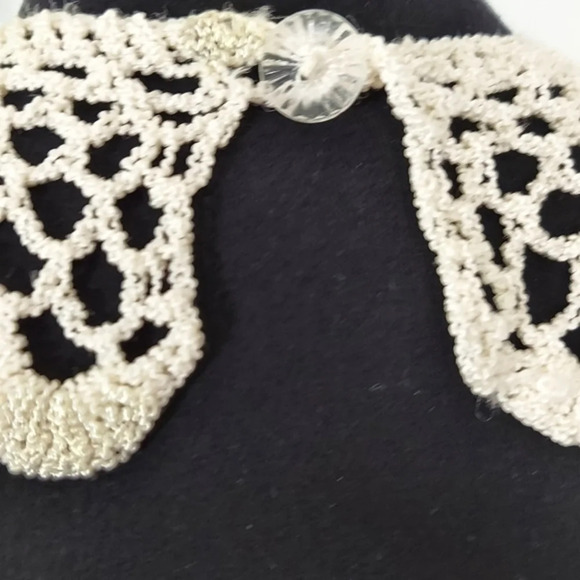 Vintage White Crocheted Collar Buttons in the back - Picture 7 of 10